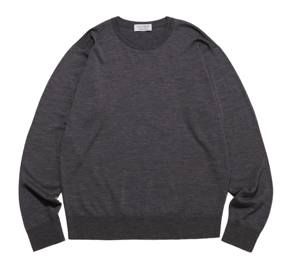 JOHN SMEDLEY × アークネッツで叶える、大人の余裕漂うニット