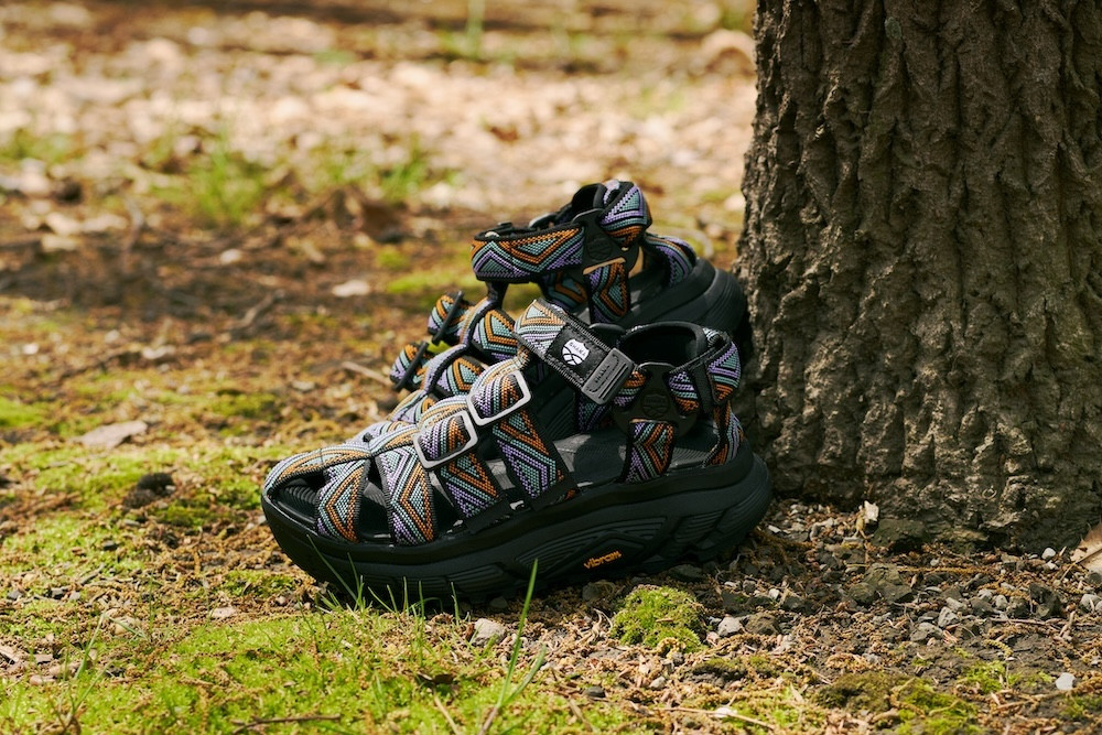 滑らないし、疲れない。SHAKAのHIKER VBなら街歩きの延長で旅に出
